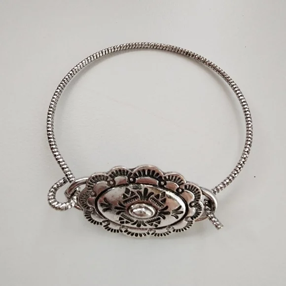 NWT Western Southwestern Tribal Antique Metal Hook Bracelet Boho Western - Picture 3 of 7